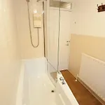 House Near Moors, 10 Minutes Walk To High Street 吉斯伯勒