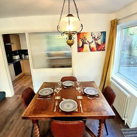 House Near Moors, 10 Minutes Walk To High Street