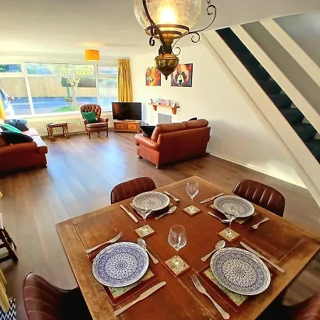 Дом отдыха House Near Moors, 10 Minutes Walk To High Street *