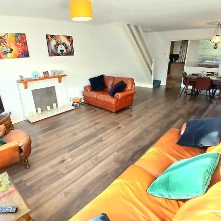 House Near Moors, 10 Minutes Walk To High Street Дом отдыха *