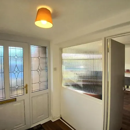House Near Moors, 10 Minutes Walk To High Street Дом отдыха