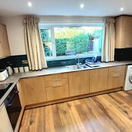 House Near Moors, 10 Minutes Walk To High Street *