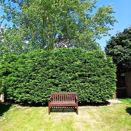 House Near Moors, 10 Minutes Walk To High Street 度假居 *