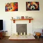 House Near Moors, 10 Minutes Walk To High Street *